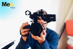 Saiba mais sobre a filmadora de cinema Black Magic mini Ursa 4k.